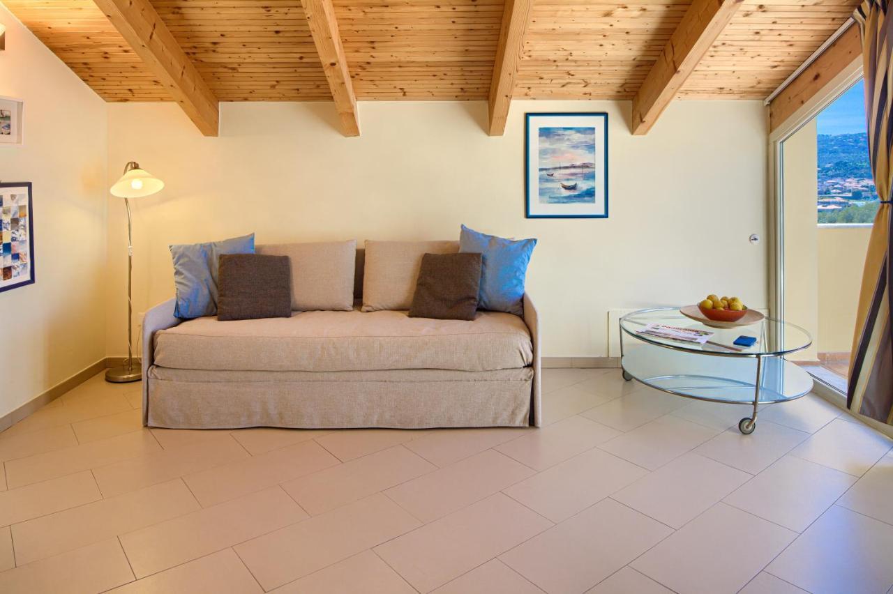 Appartamenti Villa Il Poggiolo 디아노마리나 외부 사진