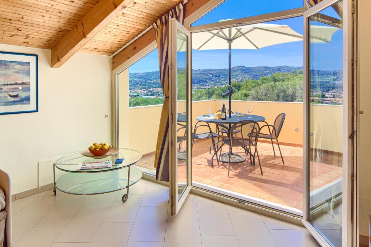 Appartamenti Villa Il Poggiolo 디아노마리나 외부 사진
