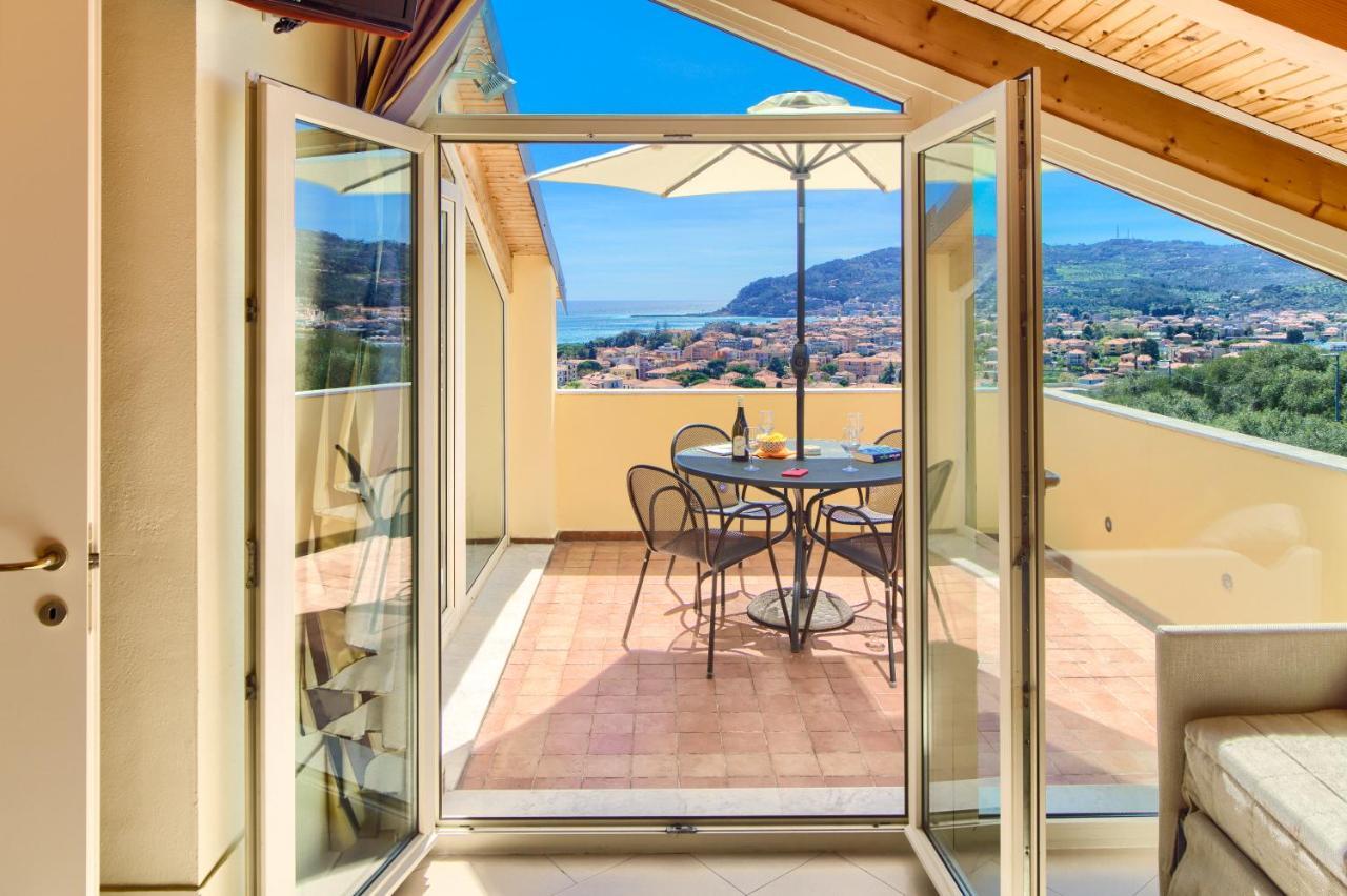 Appartamenti Villa Il Poggiolo 디아노마리나 외부 사진
