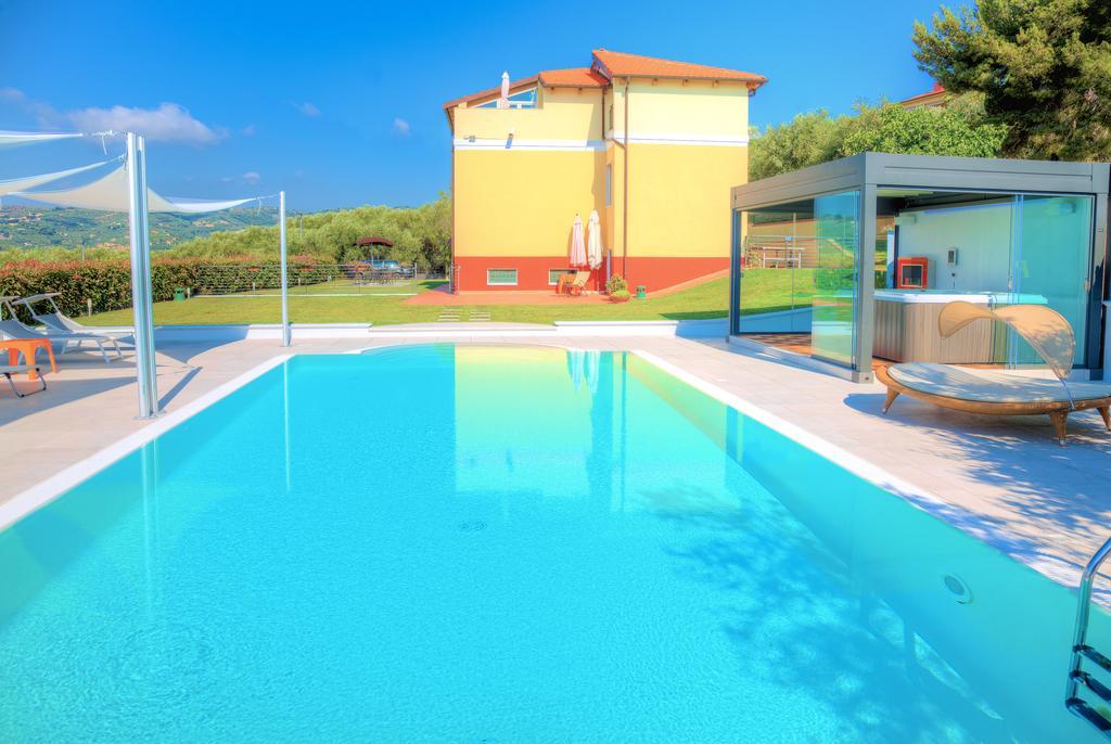 Appartamenti Villa Il Poggiolo 디아노마리나 외부 사진