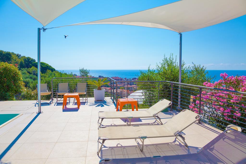 Appartamenti Villa Il Poggiolo 디아노마리나 외부 사진